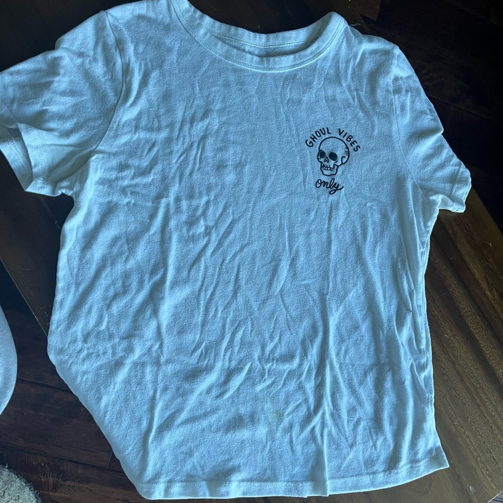 White Old Navy Ghoul Vibes Only T Shirt